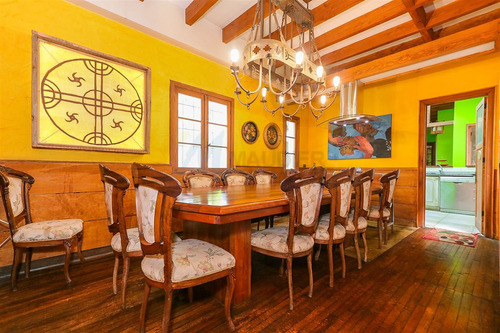 Casa En Venta De 7 Dorm. En Providencia