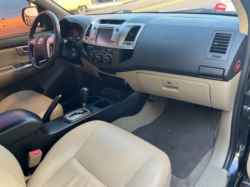 Imagem 9 de 15 de Toyota Hilux Sw4 Sr 2.7 Preto 2014