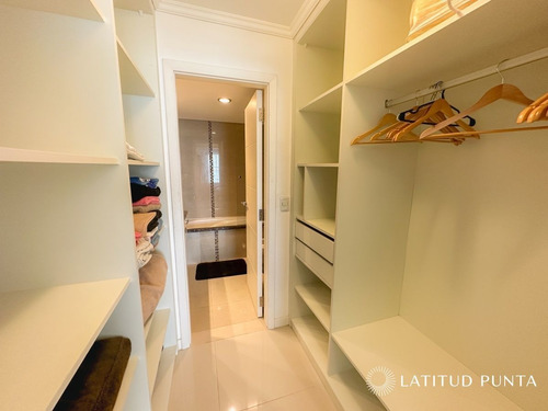 Imagen 9 de 23 de Apartamento En Casino Tower, 2 Dormitorios Y Medio - Punta Del Este Mansa