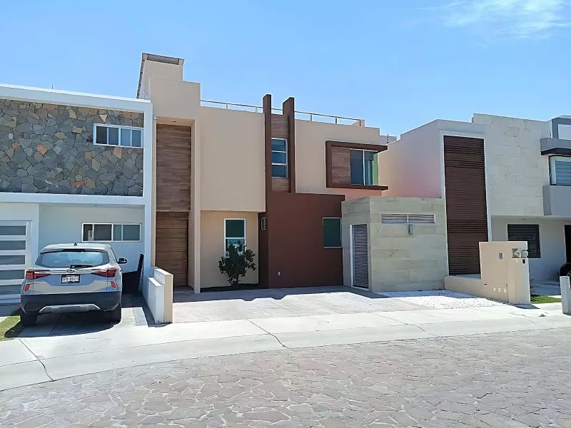 Casa En Venta En Condominio Cerrado En Cañadas Del Lago, Querétaro, Querétaro