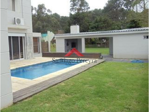 Casa De 4 Dormitorios En Alquiler Y Venta Cerca De La Playa En Rincón Del Indio, Punta Del Este.- Ref: 6056