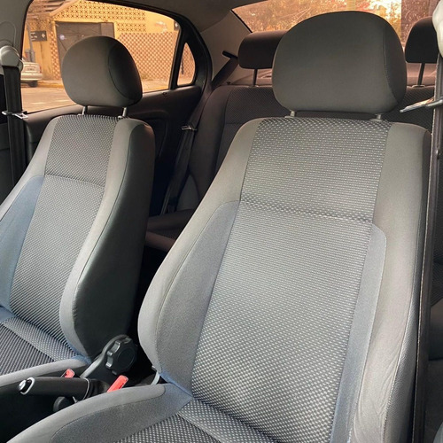 Volkswagen Voyage 1.6 Comfortline 101cv