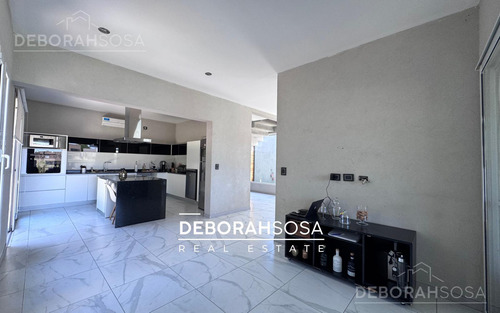 Casa En Venta 6 Ambientes Al Agua Con Piscina - El Cantón Escobar