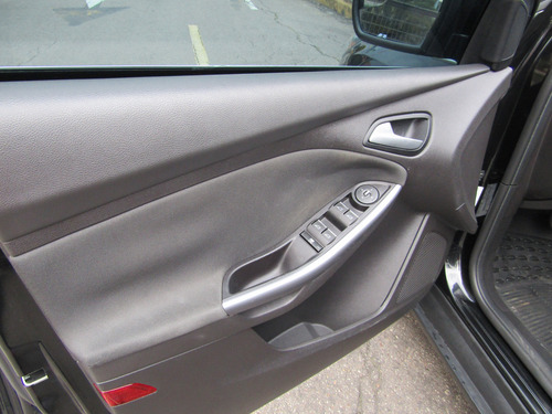 Ford Focus 2.0 Titanium At