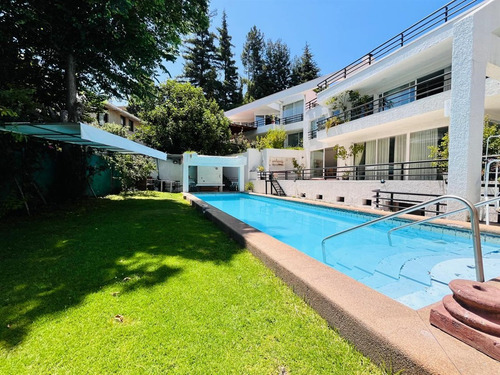 Casa En Venta De 8 Dorm. En Las Condes