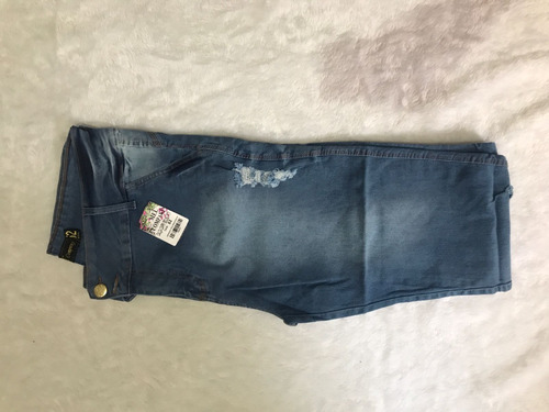 Imagem 2 de 2 de Calça Jeans Capri Feminina Plus Size