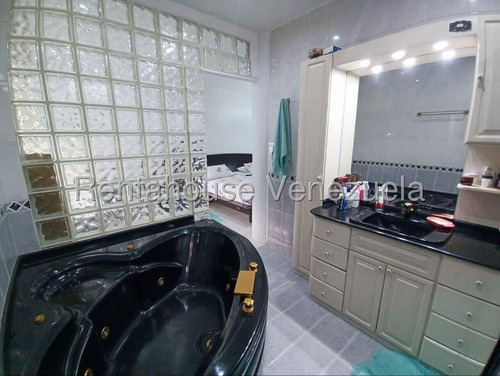 Estupenda ,amplia Y Ventilada Casa De 2 Niveles , En Venta Ubicada En La California Sur 25-17337