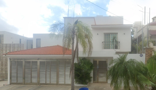 Casa Remate Cancún Con 4 Habitaciones A 5 Minutos De La Playa.