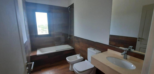 Imagen 25 de 26 de Hermosa Casa Al Agua El Canton