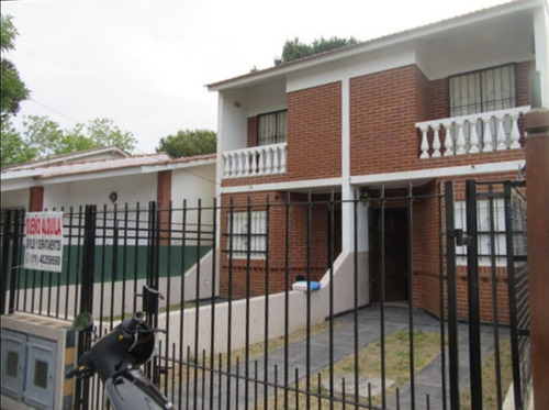 Imagen 3 de 19 de Venta De Dos Casas + Dos Duplex En Muy Buena Ubicación!