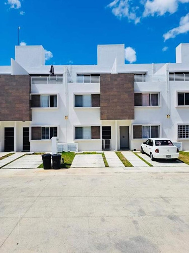 Casa En Renta, 3 Recámaras, 3 Niveles, Jardines Sur 5, Polígono Sur, Cancún.