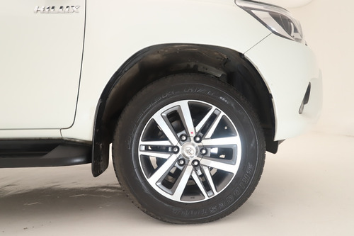 Imagen 16 de 25 de Toyota Hilux 2.8 Tdi 4x2 Srx At 2018