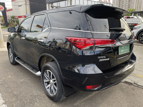 Imagem 3 de 5 de Toyota Hilux Sw4 2.8 4p Srx 4x4 7 Lugares Turbo Diesel Autom