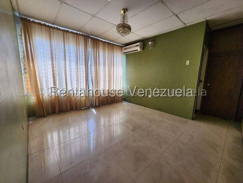 Maritza Lucena Trae Acogedor Apartamento En Alquiler Al Centro Oeste De Barquisimeto. Servicios Básicos Garantizados, Amplia Cocina Iluminada, Cómoda Habitacion Con Baño.