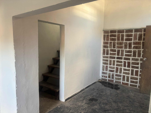 Plaza Lafone Próxima Ph Independiente Baño Y Coc. Nuevos