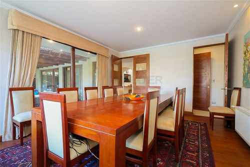 Casa En Venta De 5 Dorm. En Las Condes