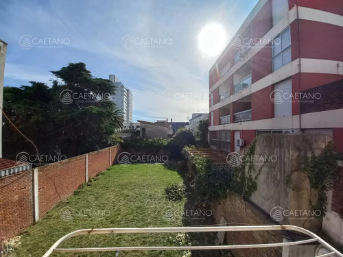 Vende Apartamento De 2 Dormitorios En Peninsula. Punta Del Este