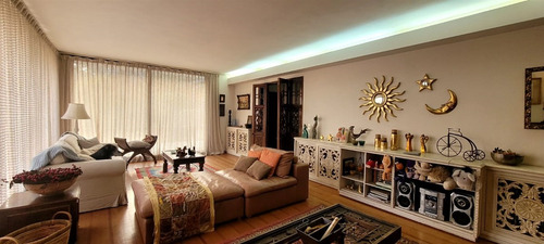 Casa En Venta De 7 Dorm. En Lo Barnechea