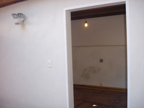 Depósito Para Alquiler En Santa Paula #2159