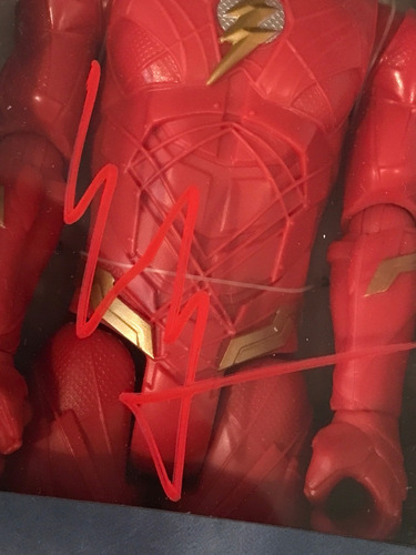 Autografo Ezra Miller Figura De Flash Titan Autografiada Jsa (Usado)