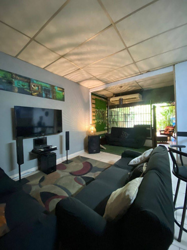 Venta Casa Con Local Comercial En Av Michelena Sector Candelaria