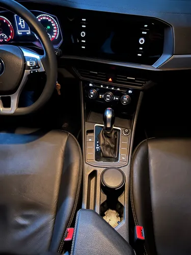 Jetta Comfortline, Con Asientos En Cuero Y Cámara De Parqueo