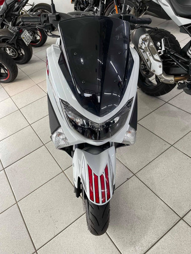 Imagem 3 de 12 de Yamaha Nmax 160 Star Wars