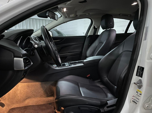 Imagem 12 de 24 de Jaguar Xe Pure