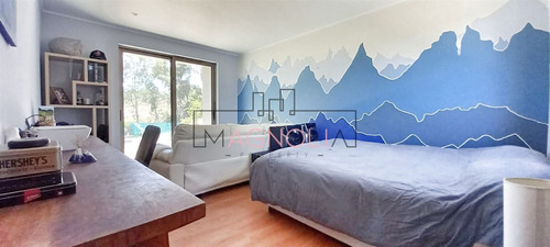 Casa En Venta De 5 Dorm. En Limache