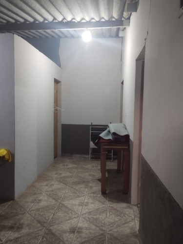 Casa Com 3 Quartos + Loja + Estacionamento