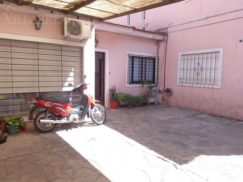 Imagen 2 de 13 de Casa - Tablada - 5 Ambientes - Multifamiliar - Venta - 4 Ambientes -