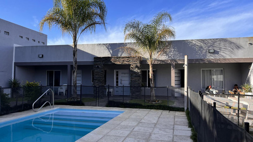 Complejo En Pueblo Liebig Con Piscina