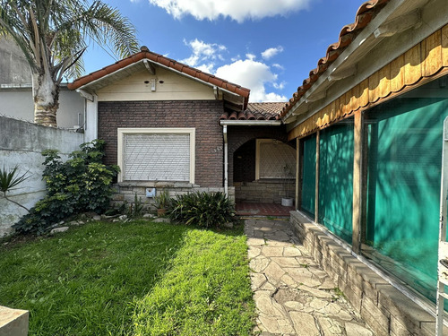 Venta - Casa Con Fondo Libre