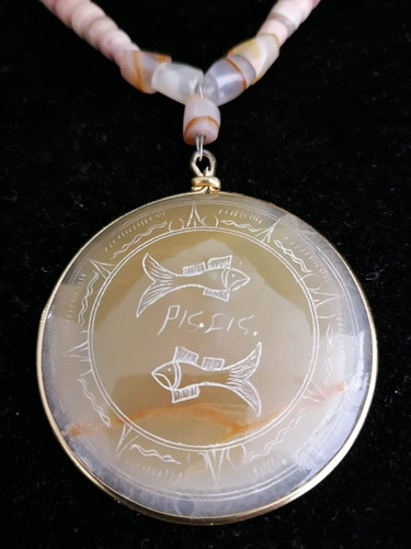 Hermoso Collar De Ónix Y Mármol Con Signo Zodiacal Piscis