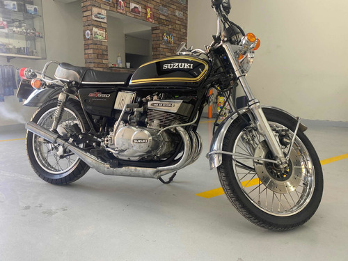 Suzuki Gt550