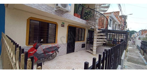 Venta Casa Trifamiliar Generando Renta, Barrio Las Ceibas