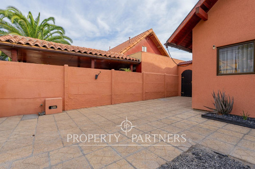 Venta De Casa Con Excelente Ubicación Y Conexión A...