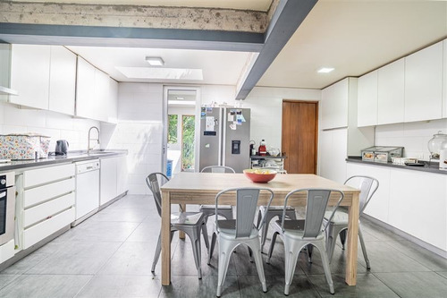 Imagen 6 de 24 de Casa De 5 Dorm + Servicios. Colegios Everest Y Santiago