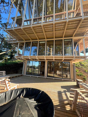 Espectacular Casa En Lomas De Frutillar (93157)