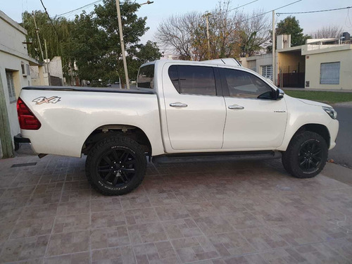 Imagen 2 de 8 de Toyota Hilux 2.8 Cd Srx 177cv 4x4 At 2017