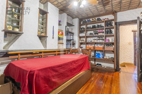 Casa De 6 Ambientes Con Cochera, Patio Y Terraza En Venta En Colegiales