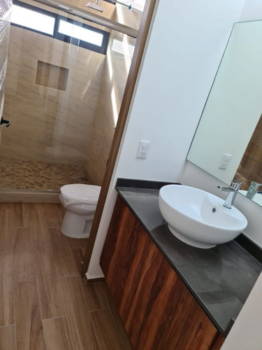 Se Vende Casa En Cañadas Del Arroyo, 4ta Recamara En Pb, Jardín, Doble Altura !