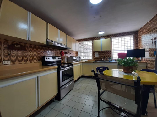 Imagen 13 de 22 de Se Vende Casa 525m2 4h+s/5b/3p Colinas De Santa Monica 5419