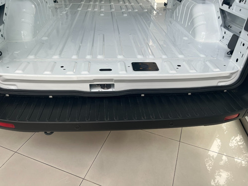 Imagen 10 de 19 de Ford Transit Furgo Largo