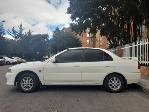 Mitsubishi Lancer 1.6 Glx 5 p