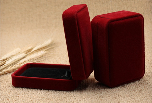 Imagen 5 de 5 de Una Caja De Terciopelo Anillo Aros Joyas 9x9x4cm