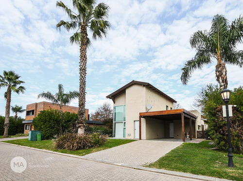 Casa 4 Dormitorios, Jardín, Piscina - Funes Hills Miraflores - Funes | Venta