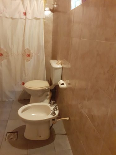 Casa 5 Ambientes Y 1 Baño