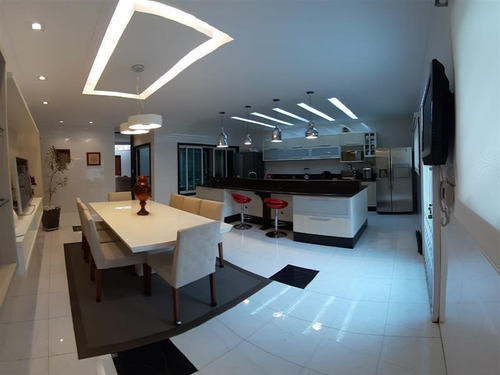 Sobrado Maravilhoso Na Mooca Com 400 M², Quintal Com 125m² Com Espaço Gourmet. - 13803