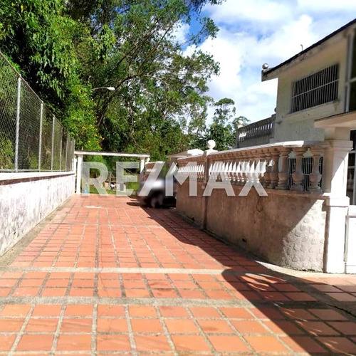 Imagen 2 de 20 de Casa En Venta Con Vista A La Montaña Y Aire Fresco, En Exclusiva Zona De San José De Los Altos, Edo. Miranda - Hirbic Almeida - Remax